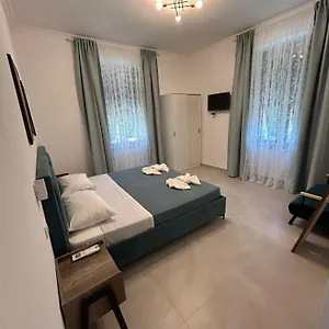 Pensión Ania, La Spezia